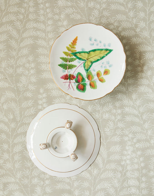 A Pair of 19th Century Porcelain Comports with a Leaf Pattern on a Gold Three-footed Stand
